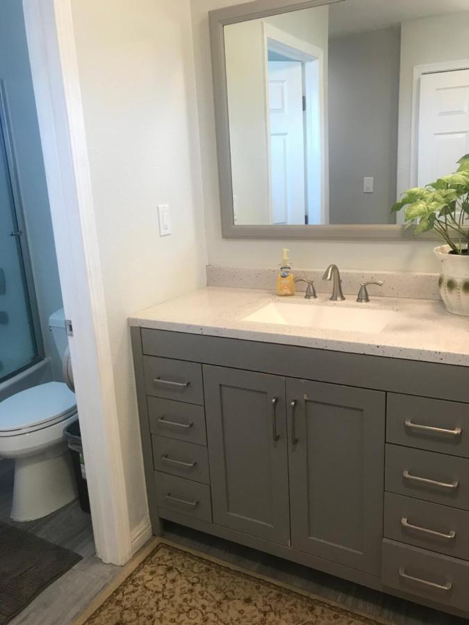 Private La Bedroom W Private Half-Bathroom - Ac - Wifi - Private Fridge -Smart Tv Los Angeles Luaran gambar