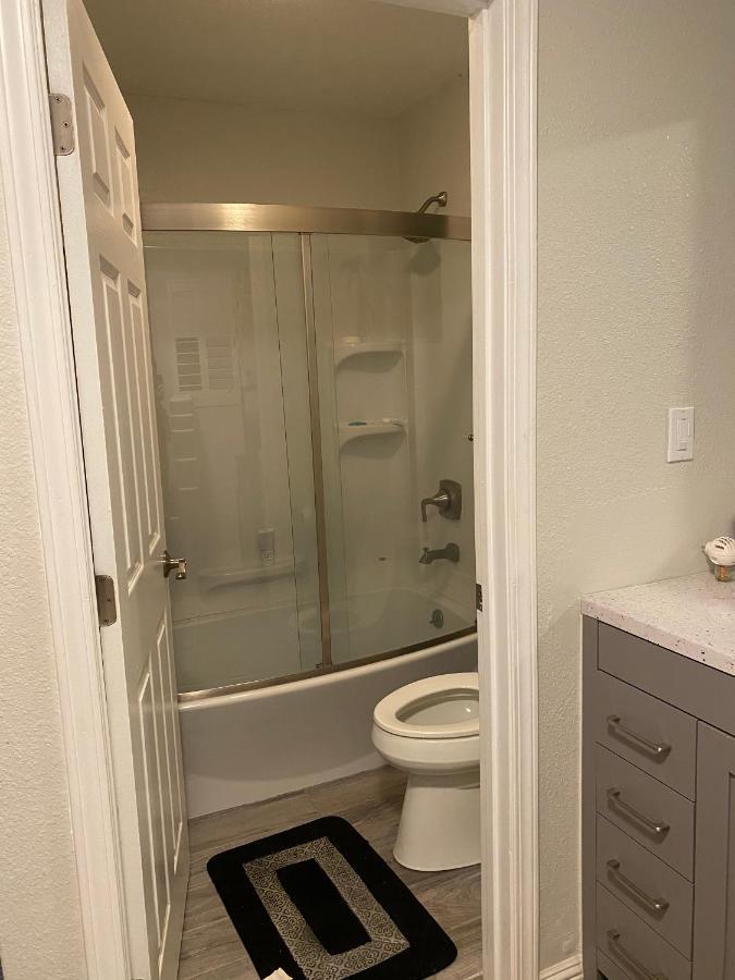 Private La Bedroom W Private Half-Bathroom - Ac - Wifi - Private Fridge -Smart Tv Los Angeles Luaran gambar